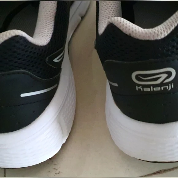 Black Decathlon Running Shoes UK 10.5 FIX RATE🙏🏻🙏🏻🙏🏻 - Picture 5 of 7